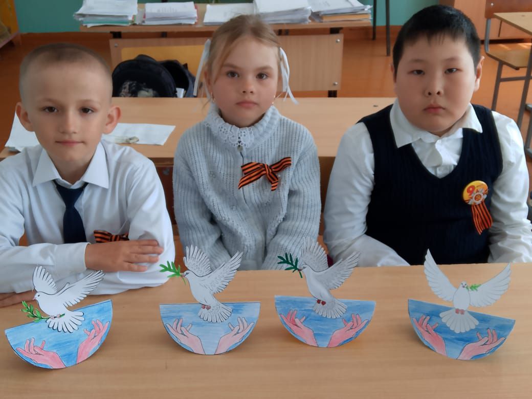 Поделки и рисунки ко дню Победы.